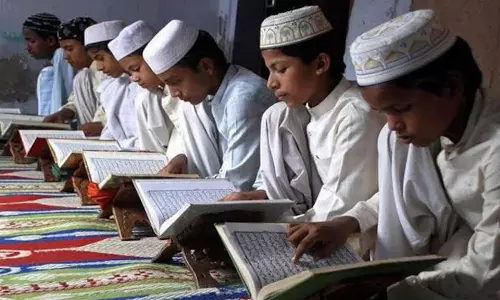 യു.പിയിലെ മദ്രസകളിൽ ഇം​ഗ്ലീഷും കണക്കും സയൻസും നിർബന്ധമാക്കുന്നു