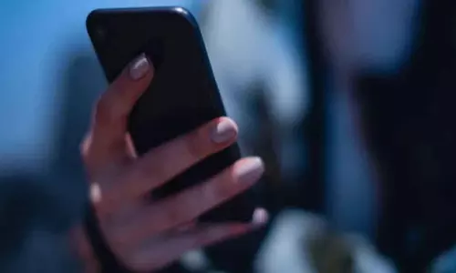 വ്യാജഅക്കൗണ്ടിലൂടെ മകള്‍ക്കും സുഹൃത്തുക്കള്‍ക്കും ഭീഷണി: 42കാരി അറസ്റ്റില്‍