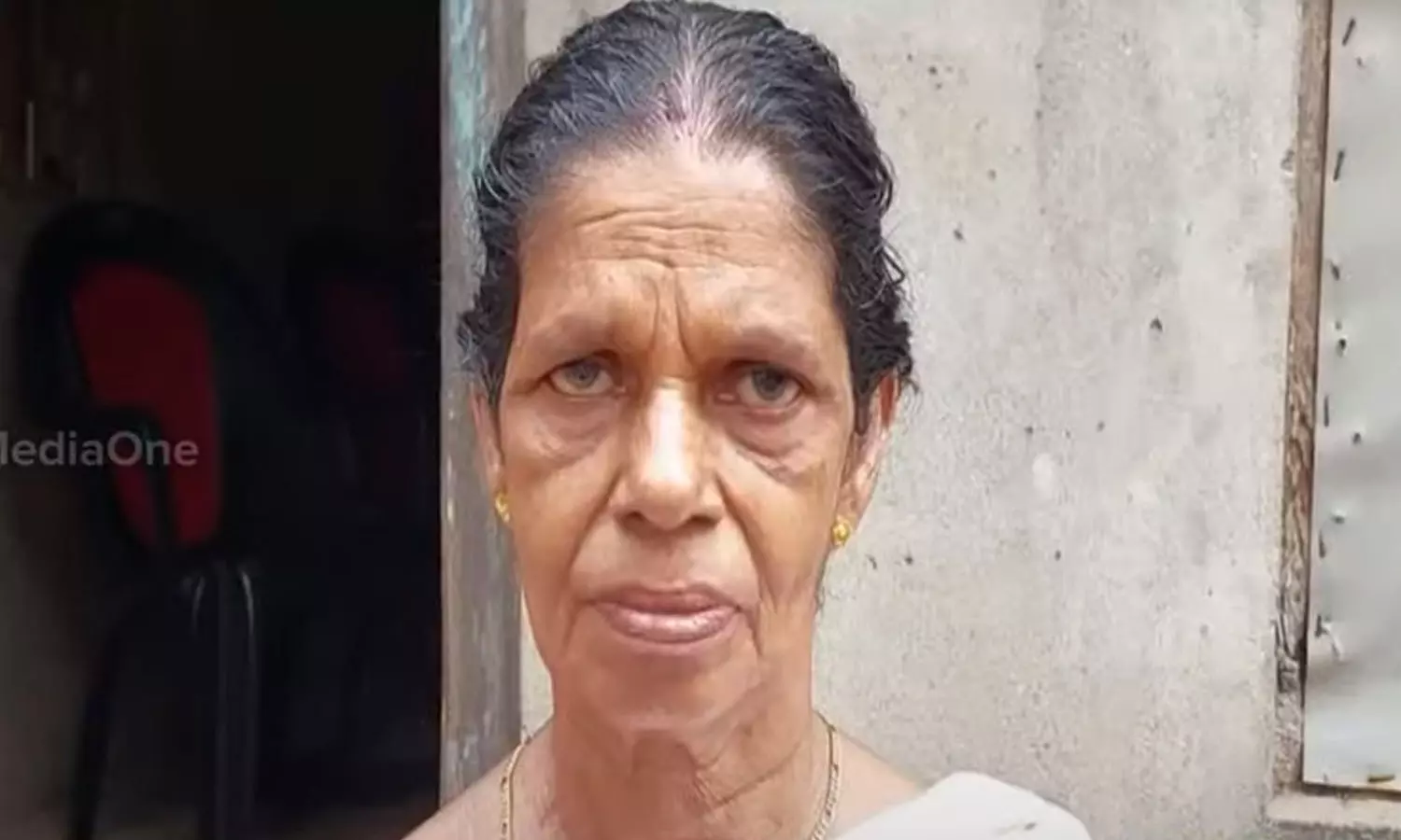 മരിച്ചയാളുടെ പേരിൽ പെൻഷൻ വാങ്ങുന്നുവെന്ന് പരാതി; മരിച്ചിട്ടില്ലെന്ന് പരേത, അയൽവാസിക്കെതിരെ കേസെടുക്കണമെന്ന് ആവശ്യം