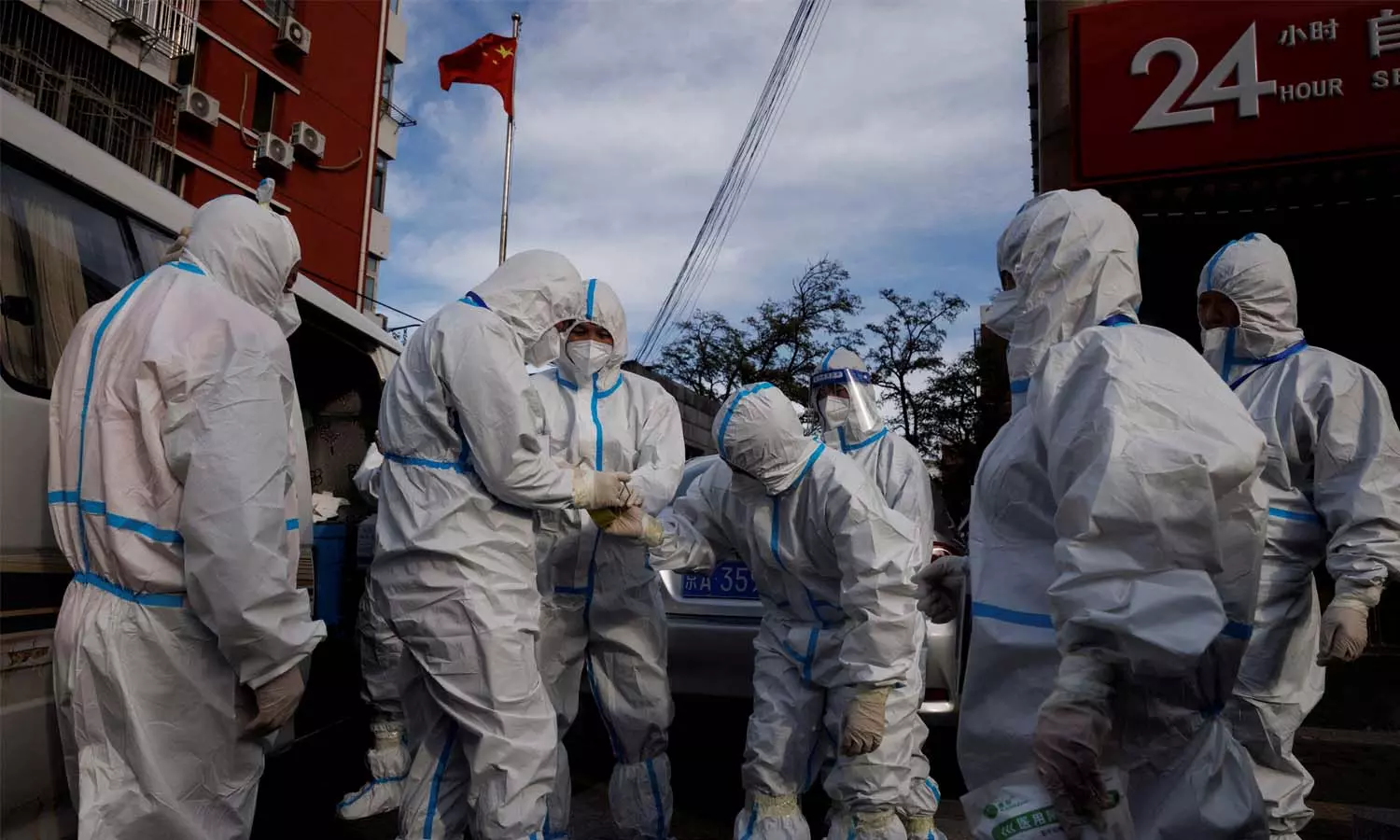 അടച്ചുപൂട്ടിയിട്ടും പിടിച്ചുകെട്ടാനായില്ല... പേടിക്കേണ്ടതുണ്ടോ ചൈനയിലെ കോവിഡിനെ? അടച്ചുപൂട്ടിയിട്ടും പിടിച്ചുകെട്ടാനായില്ല... പേടിക്കേണ്ടതുണ്ടോ ചൈനയിലെ കോവിഡിനെ?