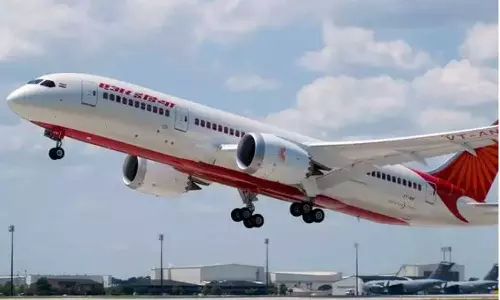 കോവിഡ് വ്യാപനം: വിമാന സർവീസുകളിൽ നിയന്ത്രണം ഏർപ്പെടുത്തണമെന്ന് പ്രതിപക്ഷം