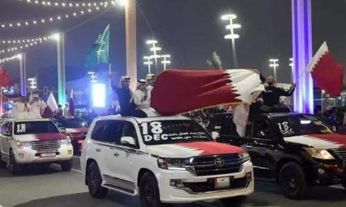 ഖത്തറിൽ വാഹനങ്ങളിൽ പതിച്ച സ്റ്റിക്കറുകൾ ഉടൻ നീക്കം ചെയ്യണം ഖത്തറിൽ വാഹനങ്ങളിൽ പതിച്ച സ്റ്റിക്കറുകൾ ഉടൻ നീക്കം ചെയ്യണം