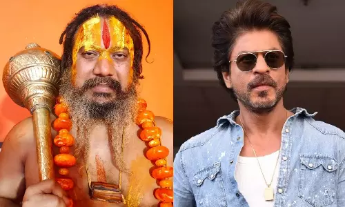 പഠാൻ വിവാദം: ഷാരൂഖിനെ ജീവനോടെ കത്തിക്കും; ഭീഷണിയുമായി വിവാദ സന്യാസി പരമംഹസ് ആചാര്യ