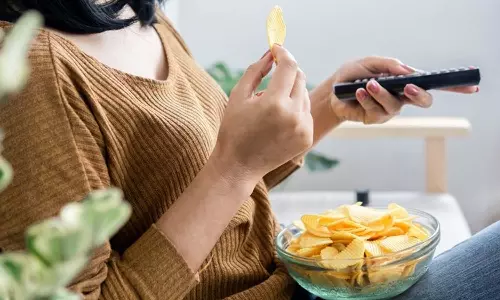 തണുപ്പാണെന്ന് കരുതി ഇത്രയും ഭക്ഷണമൊന്നും കഴിക്കരുത്; നിയന്ത്രിക്കാൻ വഴിയുണ്ട്