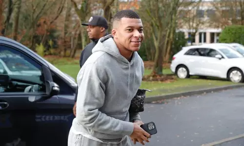 വിവാദങ്ങളുടെ വഴിയിലേക്കില്ല; പി.എസ്.ജിയിൽ പരിശീലനത്തിനിറങ്ങി എംബാപ്പെ