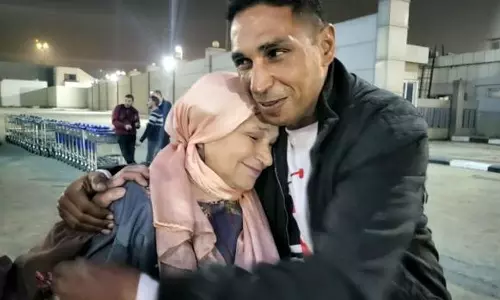 മകൻ മരിച്ചുപോയെന്ന് അച്ഛൻ പറഞ്ഞ് വിശ്വസിപ്പിച്ചു; 44 വർഷത്തിന് ശേഷം അമ്മയെ കണ്ടുമുട്ടി വിസാം മുഹമ്മദ്