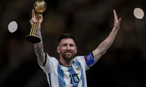 മെസ്സി പിഎസ്ജിയിൽ തുടരും; കരാർ നീട്ടി മെസ്സി പിഎസ്ജിയിൽ തുടരും; കരാർ നീട്ടി