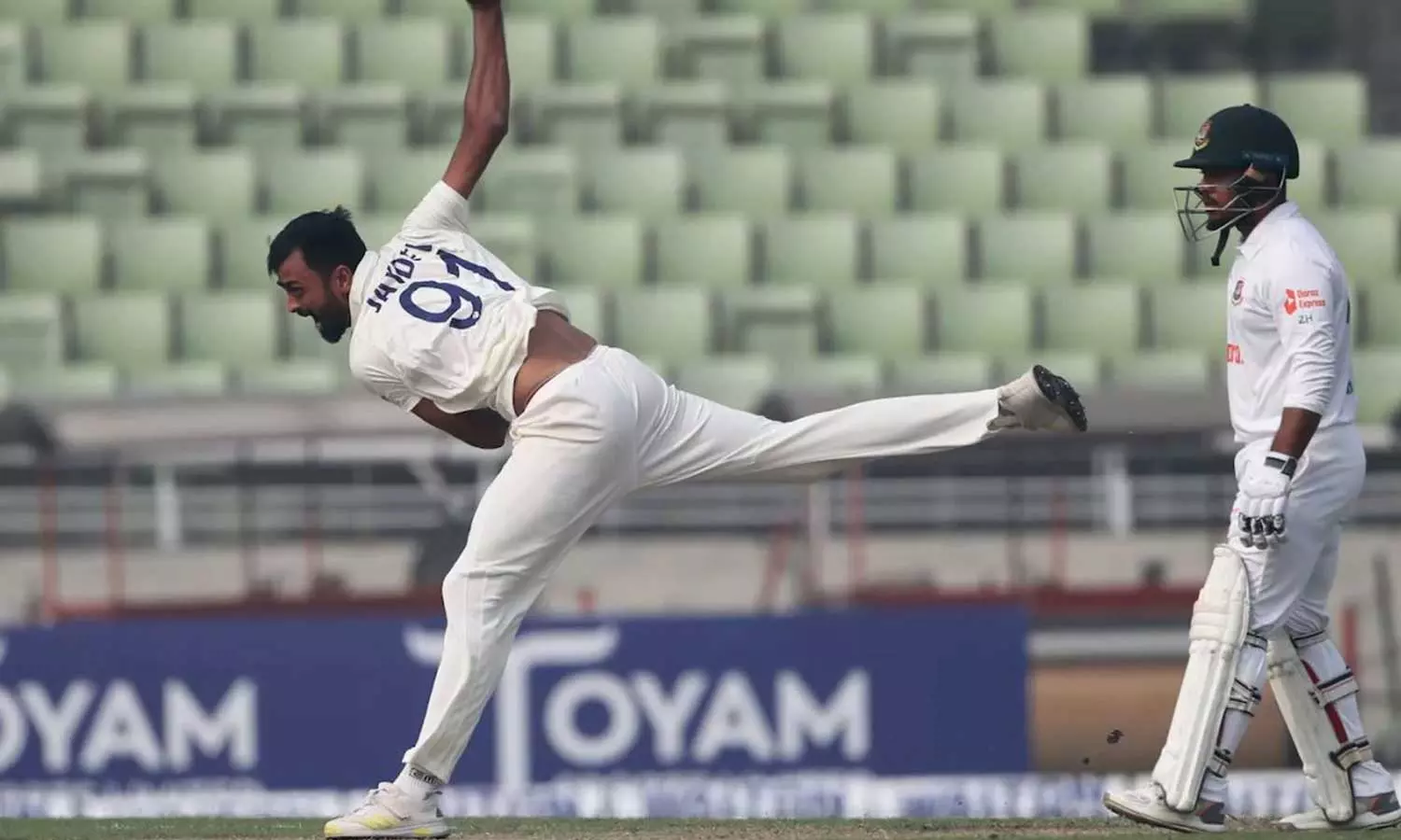 12 വർഷത്തിനുശേഷം ഉനദ്കട്ടിന്റെ തിരിച്ചുവരവ്; മിർപൂർ ടെസ്റ്റില് ബംഗ്ലാദേശിന് ബാറ്റിങ് തകർച്ച 12 വർഷത്തിനുശേഷം ഉനദ്കട്ടിന്റെ തിരിച്ചുവരവ്; മിർപൂർ ടെസ്റ്റില് ബംഗ്ലാദേശിന് ബാറ്റിങ് തകർച്ച