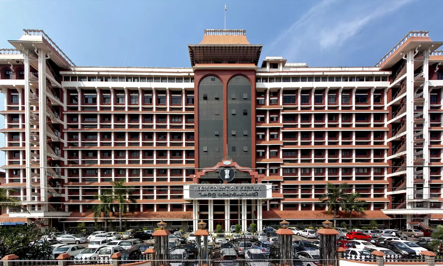 കോഴിക്കോട് മെഡിക്കൽ കോളേജിലെ വിദ്യാർഥികളുടെ ഹരജി ഹൈക്കോടതി തീർപ്പാക്കി കോഴിക്കോട് മെഡിക്കൽ കോളേജിലെ വിദ്യാർഥികളുടെ ഹരജി ഹൈക്കോടതി തീർപ്പാക്കി