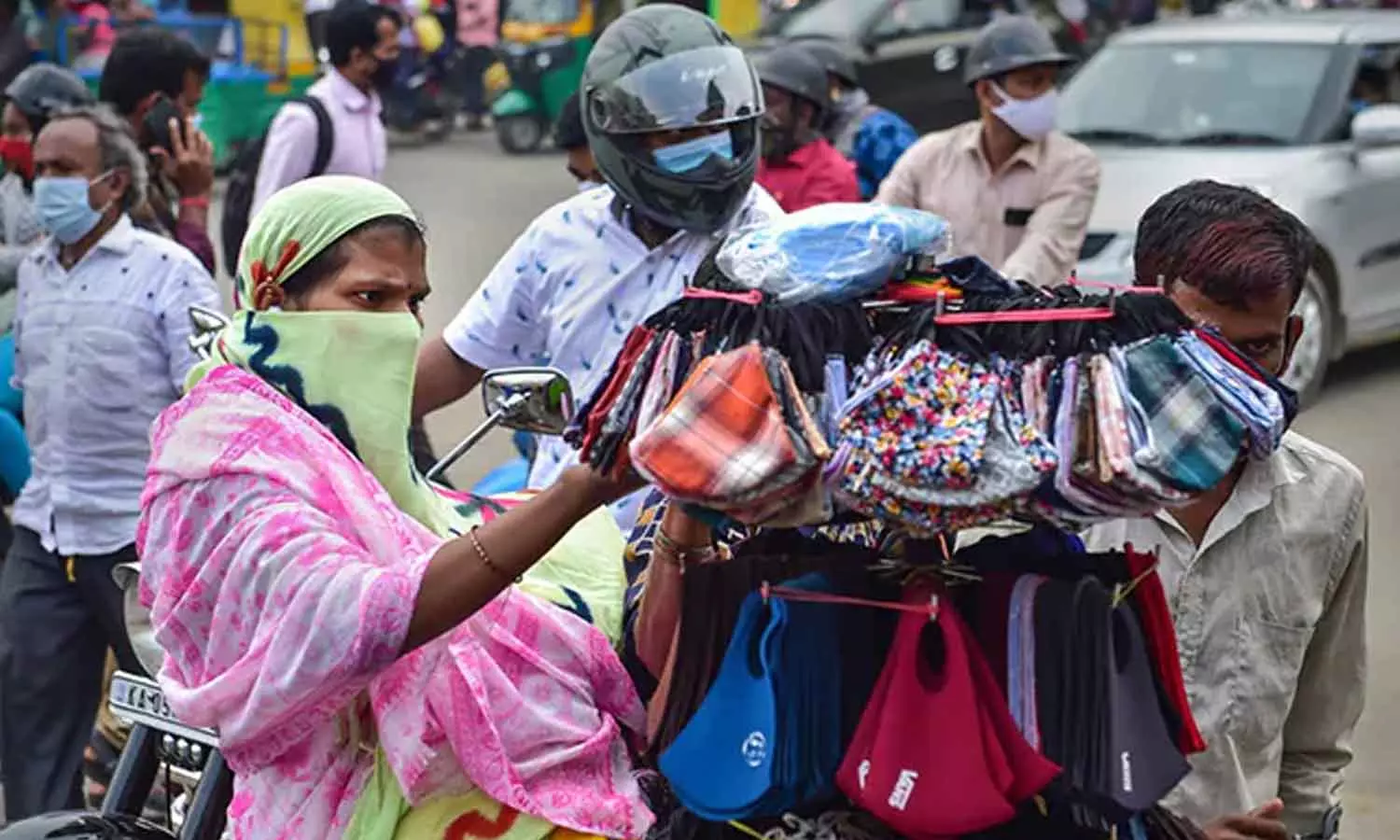 കർണാടകയിൽ അടച്ചിട്ട സ്ഥലങ്ങളിൽ മാസ്‌ക് നിർബന്ധം; പനി ബാധിതർ കോവിഡ് ടെസ്റ്റ് നടത്തണം