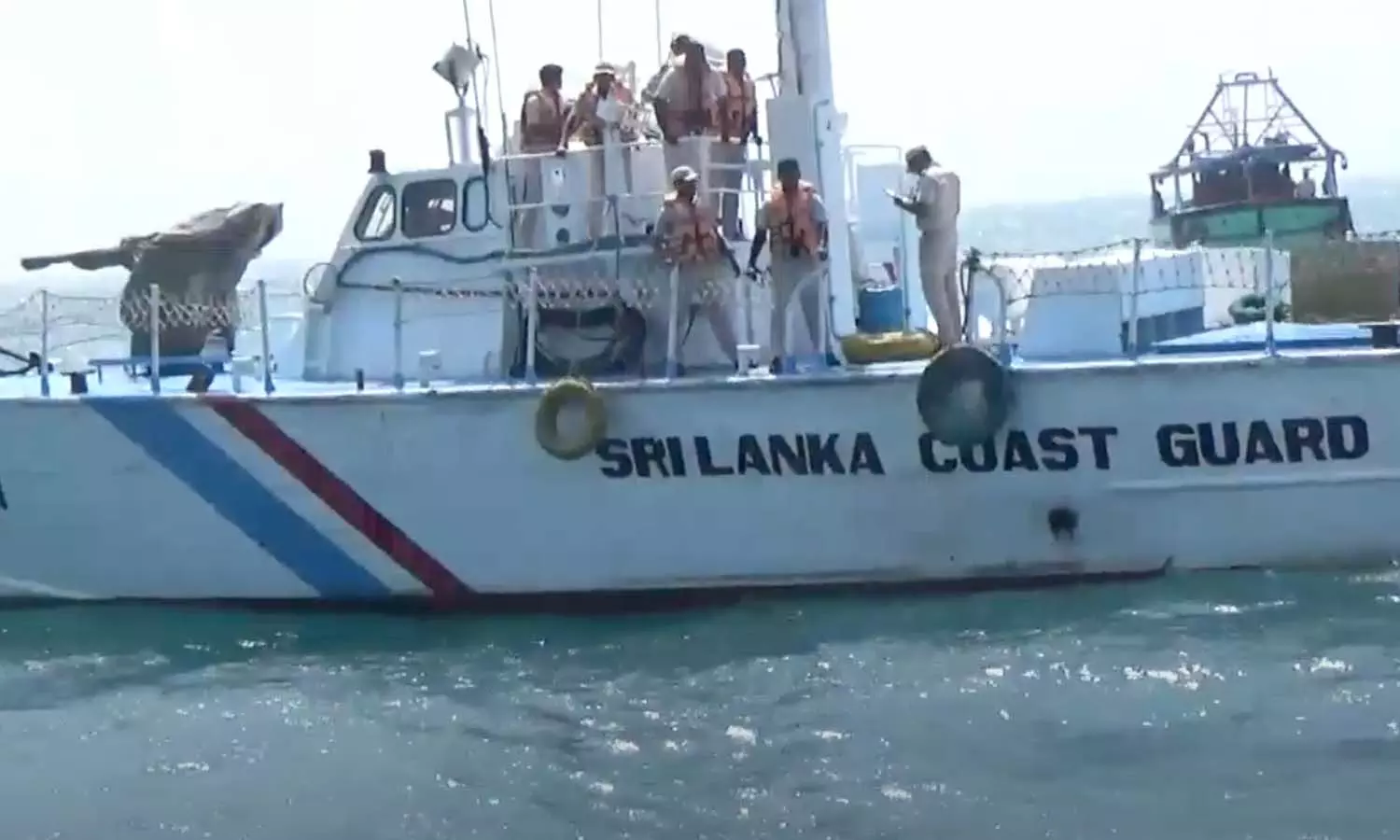 അനധികൃത മൽസ്യബന്ധനം; 12 ഇന്ത്യൻ മൽസ്യത്തൊഴിലാളികളെ തടവിലാക്കി ശ്രീലങ്കൻ നേവി അനധികൃത മൽസ്യബന്ധനം; 12 ഇന്ത്യൻ മൽസ്യത്തൊഴിലാളികളെ തടവിലാക്കി ശ്രീലങ്കൻ നേവി