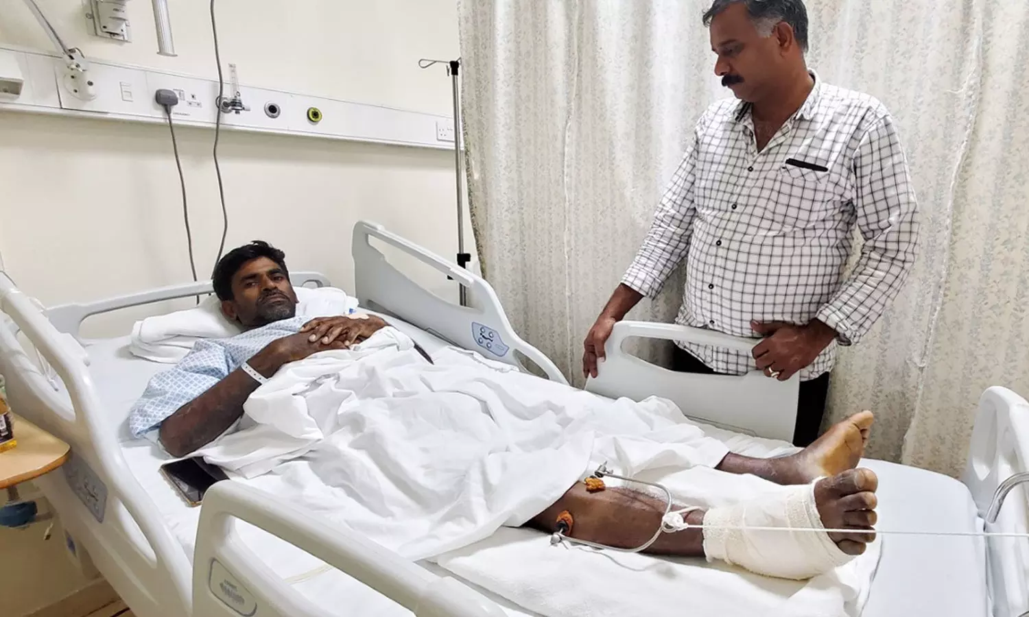 സലാലയിൽ തെങ്ങിൽ നിന്ന് വീണ് പാലക്കാട് സ്വദേശിക്ക് ഗുരുതര പരിക്ക്; ഇടുപ്പെല്ലുകൾ തകർന്ന് ആശുപത്രിയിൽ സലാലയിൽ തെങ്ങിൽ നിന്ന് വീണ് പാലക്കാട് സ്വദേശിക്ക് ഗുരുതര പരിക്ക്; ഇടുപ്പെല്ലുകൾ തകർന്ന് ആശുപത്രിയിൽ