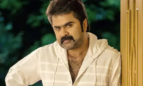 ഇത് അനൂപ് മീനോനോ അക്വാട്ടിക്ക് യൂണിവേഴ്സോ; തിമിംഗല വേട്ടക്ക് പിന്നാലെ ചര്‍ച്ചയായി അനൂപ് മേനോന്‍ സിനിമകള്‍