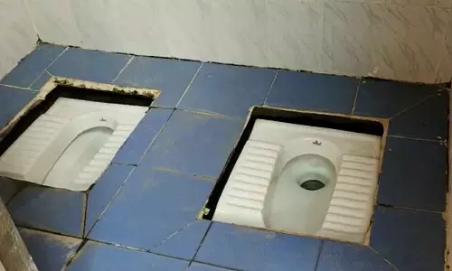 10 ലക്ഷത്തിന് ഒറ്റ മുറിയിൽ രണ്ട് ടോയ്‌ലറ്റ്! ഇത് സ്വച്ഛ് ഭാരത് യു.പി മോഡൽ