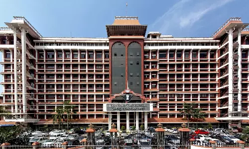 കോഴിക്കോട് മെഡിക്കൽ കോളേജിലെ വിദ്യാർഥികളുടെ ഹരജി ഹൈക്കോടതി തീർപ്പാക്കി കോഴിക്കോട് മെഡിക്കൽ കോളേജിലെ വിദ്യാർഥികളുടെ ഹരജി ഹൈക്കോടതി തീർപ്പാക്കി