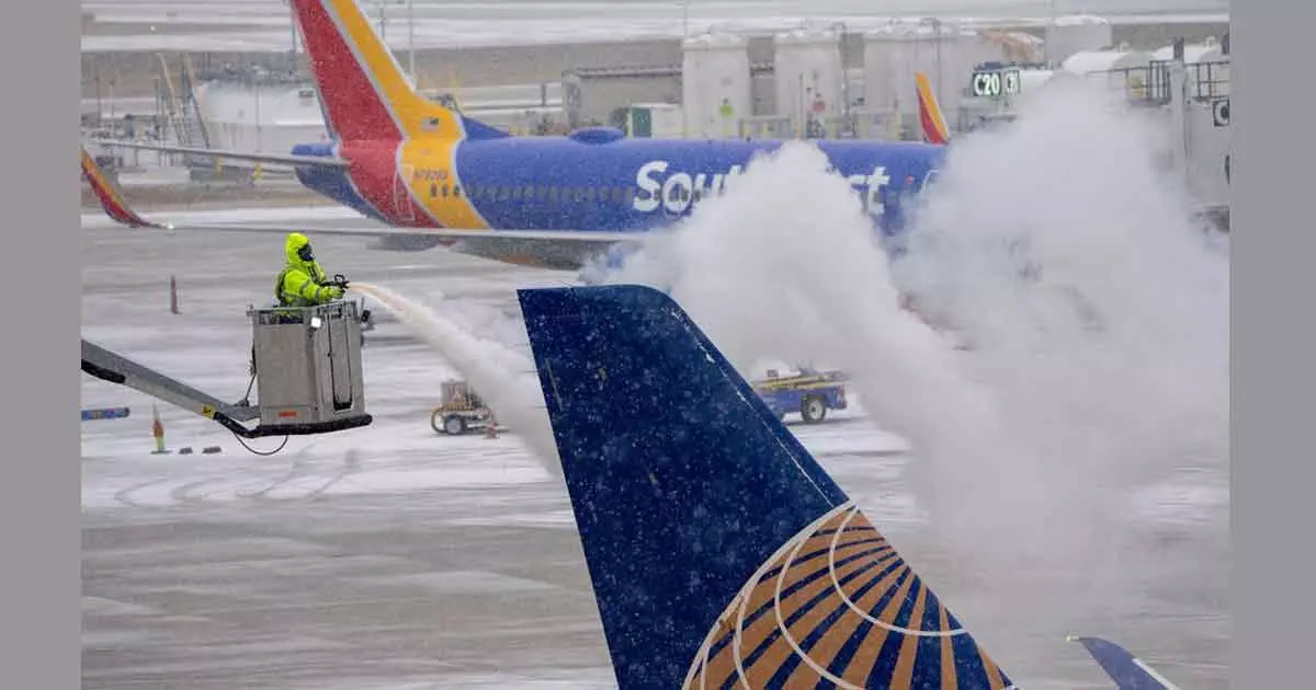 അമേരിക്കയിൽ അതിശൈത്യം: ബസ്, ട്രെയിൻ ഗതാഗതം തടസപ്പെട്ടു, 4400 വിമാനങ്ങൾ റദ്ദാക്കി