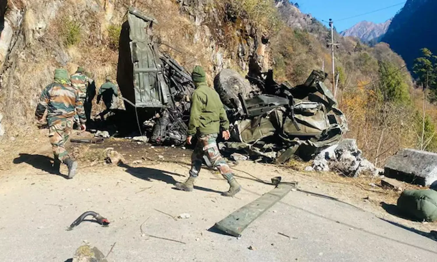 സിക്കിമിൽ സൈനിക വാഹനം താഴ്ചയിലേക്ക് മറിഞ്ഞു; 16 ജവാന്മാർ മരിച്ചു സിക്കിമിൽ സൈനിക വാഹനം താഴ്ചയിലേക്ക് മറിഞ്ഞു; 16 ജവാന്മാർ മരിച്ചു
