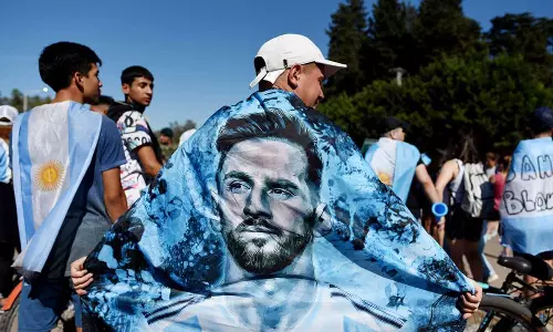 മെസിക്ക് ബ്രസീലിന്റെ സ്‌നേഹാദരം; മാരക്കാനയിൽ ആ സുവർണ പാദങ്ങൾ കൊത്തിവയ്ക്കും