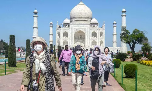 താജ്മഹൽ കാണാനെത്തുന്ന വിദേശ വിനോദസഞ്ചാരികൾക്ക് കോവിഡ് ടെസ്റ്റ് നിർബന്ധം