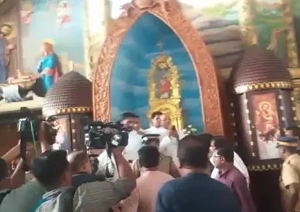 സെന്‍റ് മേരീസ് ബസലിക്കയില്‍ സംഘര്‍ഷം; അള്‍ത്താരയിലേക്ക് ഒരു വിഭാഗം വിശ്വാസികള്‍ ഇരച്ചുകയറി