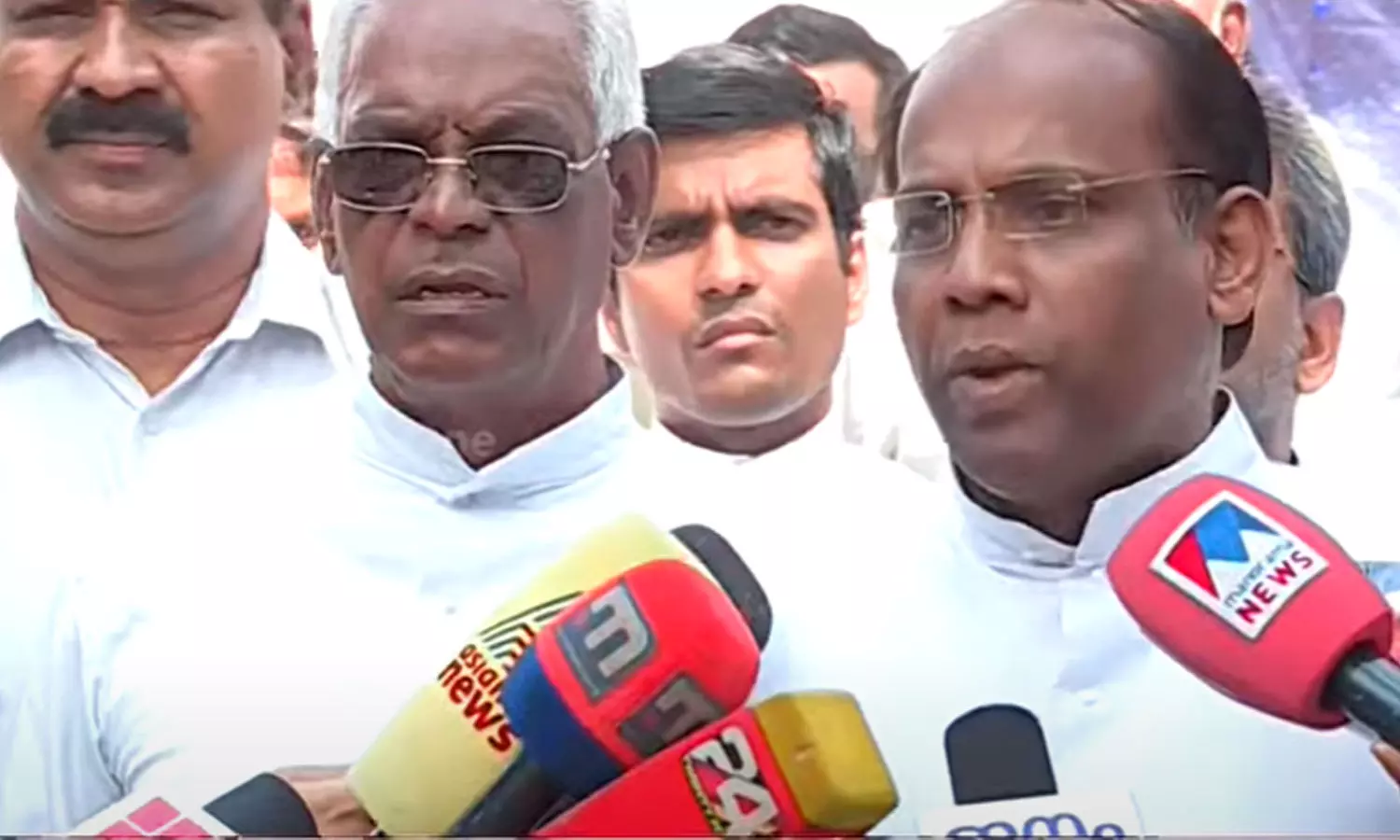 ക്രിസ്മസ് കരിദിനമായി ആചരിക്കും; പൊലീസുമായി ചർച്ചയ്ക്കില്ലെന്നും വൈദിക സമിതി