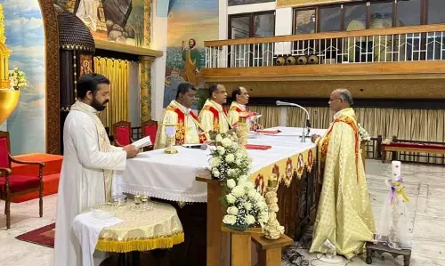 കുര്‍ബാന തര്‍ക്കം; എറണാകുളം  സെന്‍റ് മേരീസ് കത്തീഡ്രൽ ബസലിക്കയിൽ പ്രതിഷേധം തുടരുന്നു