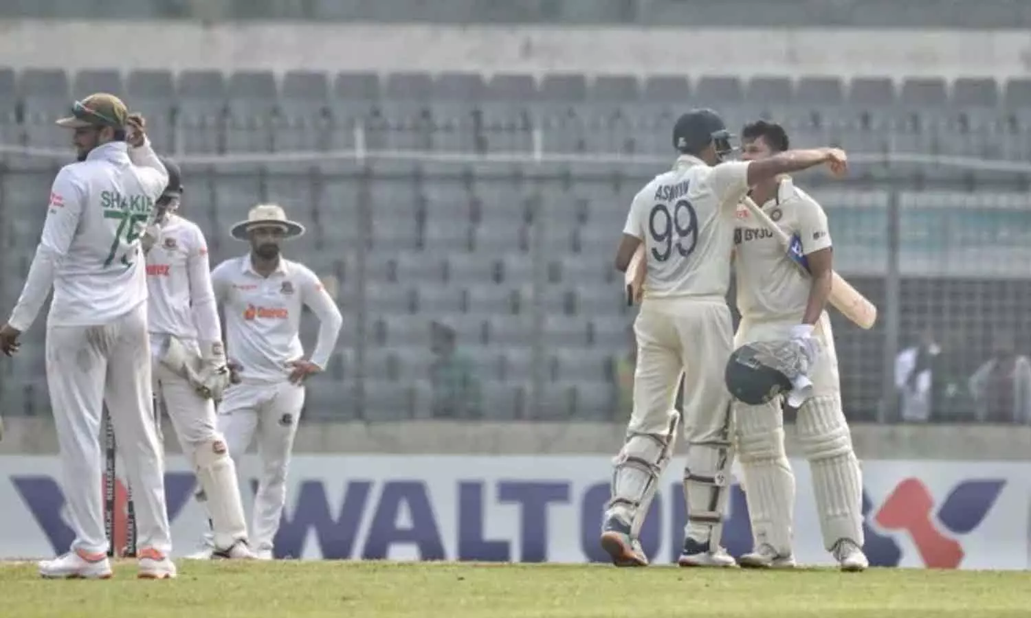 രക്ഷകരായി ശ്രേയസ് അയ്യരും അശ്വിനും; ബംഗ്ലാദേശിനെതിരെ ഇന്ത്യക്ക് ത്രസിപ്പിക്കുന്ന ജയം, പരമ്പര