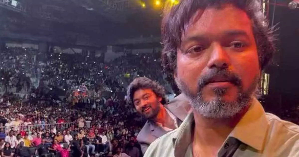 എൻ നെഞ്ചില് കുടിയിരിക്കും: വൈറലായി വിജയ്യുടെ സെല്ഫി വീഡിയോ എൻ നെഞ്ചില് കുടിയിരിക്കും: വൈറലായി വിജയ്യുടെ സെല്ഫി വീഡിയോ