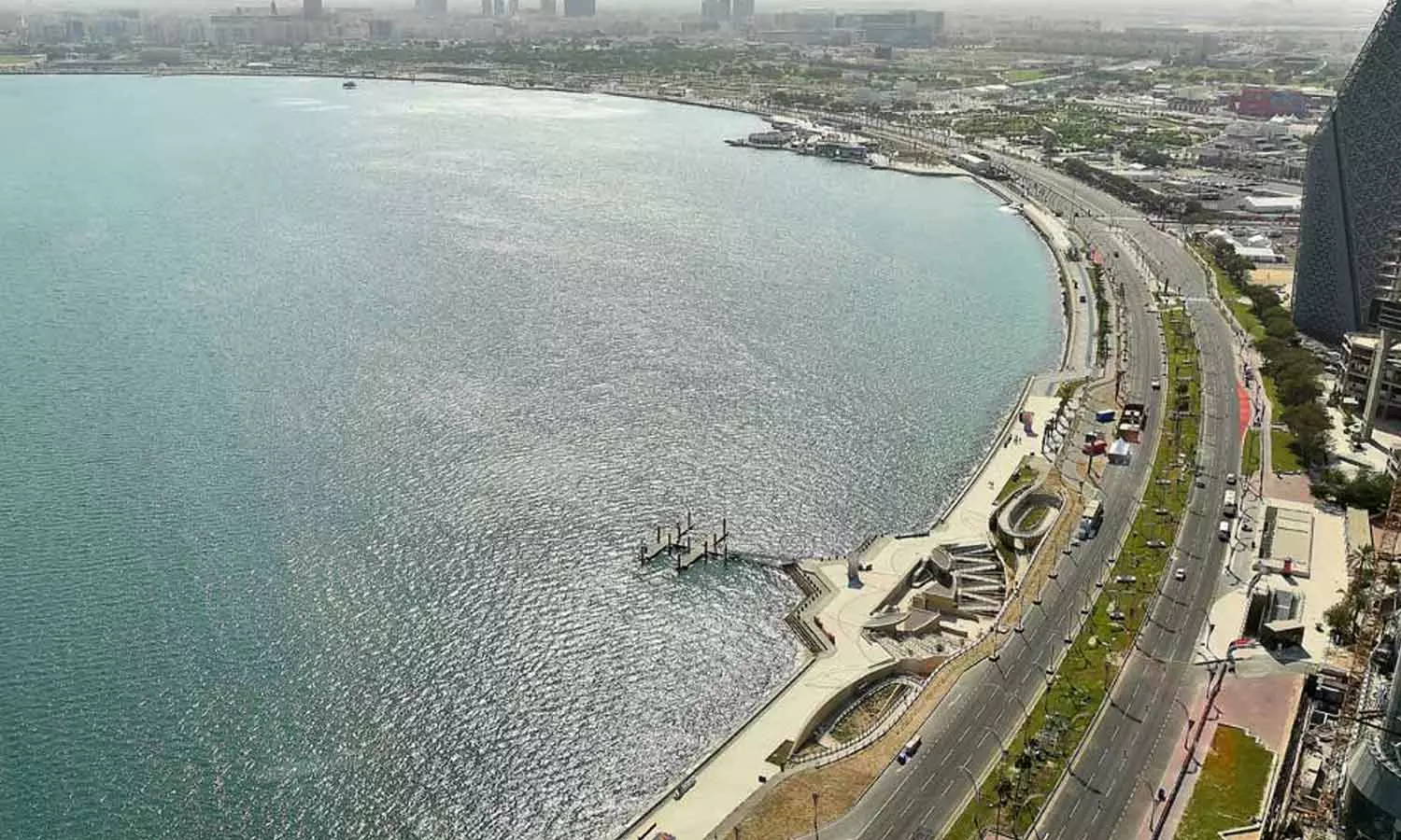 ലോകകപ്പ് ഫുട്ബോളിന്റെ ഭാഗമായി ഗതാഗതം നിരോധിച്ചിരുന്ന ദോഹ കോര്ണിഷ് പൂര്ണമായും തുറന്നു ലോകകപ്പ് ഫുട്ബോളിന്റെ ഭാഗമായി ഗതാഗതം നിരോധിച്ചിരുന്ന ദോഹ കോര്ണിഷ് പൂര്ണമായും തുറന്നു