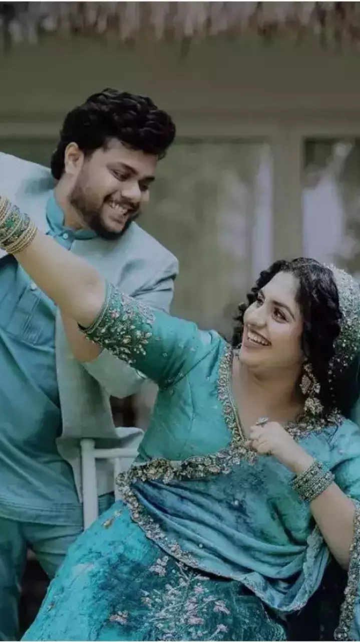 വിവാഹനിശ്ചയ ചിത്രങ്ങൾ പങ്കുവെച്ച് നടി നൂറിൻ ഷെരീഫ് വിവാഹനിശ്ചയ ചിത്രങ്ങൾ പങ്കുവെച്ച് നടി നൂറിൻ ഷെരീഫ്