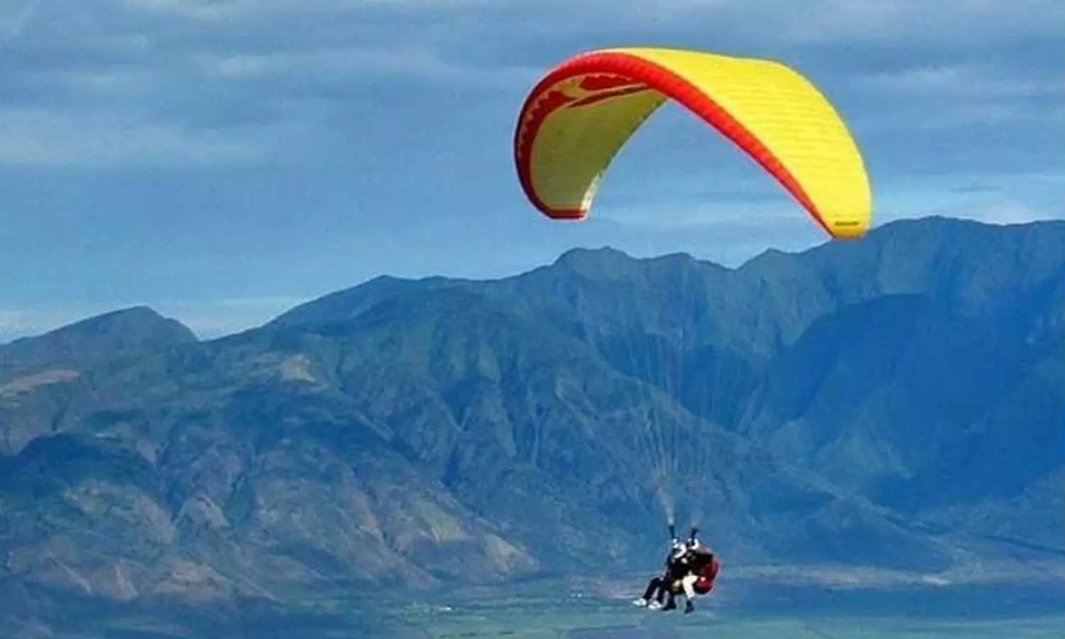 സുരക്ഷാ ബെൽറ്റ് തെന്നിമാറി; കുളുവിൽ പാരാഗ്ലൈഡിങ്ങിനിടെ 100 അടി മുകളിൽ നിന്ന് വീണ യുവാവ് മരിച്ചു സുരക്ഷാ ബെൽറ്റ് തെന്നിമാറി; കുളുവിൽ പാരാഗ്ലൈഡിങ്ങിനിടെ 100 അടി മുകളിൽ നിന്ന് വീണ യുവാവ് മരിച്ചു