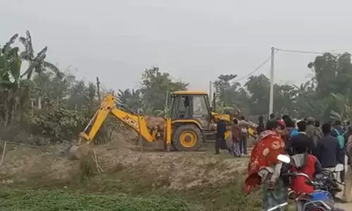 അസമിൽ വീണ്ടും ബുൾഡോസർ രാജ്; കൈയേറ്റമാരോപിച്ച് 40ഓളം വീടുകൾ തകർത്തു; കുടുംബങ്ങളെ പിന്തുണച്ച എം.എൽ.എ അറസ്റ്റിൽ