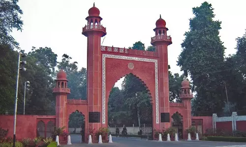 അലി​ഗഢ് മുസ്‌ലിം യൂണിവേഴ്സിറ്റിയിൽ ഇരു വിഭാ​ഗം വിദ്യാർഥികൾ തമ്മിൽ സംഘർഷം