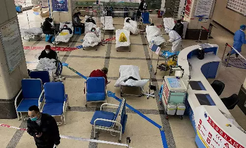 നിറഞ്ഞുകവിഞ്ഞ് ഐ.സി.യുകൾ, ഡിസംബറിൽ മാത്രം 2.50 കോടി പേരെ ബാധിച്ചു; കോവിഡ് സുനാമിയിൽ പകച്ച് ചൈന