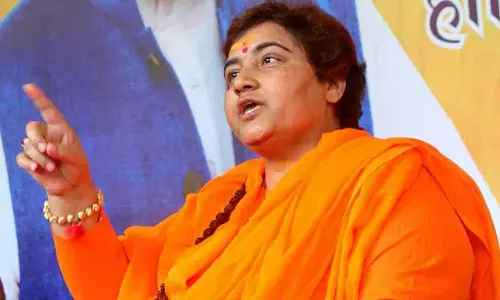 എല്ലാ ഹിന്ദുക്കളും വീട്ടിലെ കത്തികൾ മൂർച്ച കൂട്ടി വയ്ക്കുക; കലാപ ആഹ്വാനവുമായി പ്രഗ്യാസിങ് താക്കൂർ എല്ലാ ഹിന്ദുക്കളും വീട്ടിലെ കത്തികൾ മൂർച്ച കൂട്ടി വയ്ക്കുക; കലാപ ആഹ്വാനവുമായി പ്രഗ്യാസിങ് താക്കൂർ