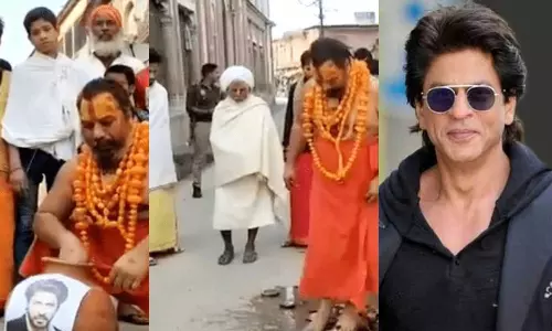 പഠാൻ വിവാദം: ഷാരൂഖ് ഖാന് പ്രതീകാത്മക പിണ്ഡം വച്ച് അയോധ്യയിലെ വിവാദ സന്യാസി; തിയേറ്ററുകൾ കത്തിക്കാൻ ആഹ്വാനം