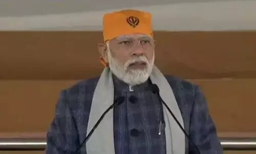 ഔറംഗസേബ് ഗുരുഗോവിന്ദ് സിങ്ങിന്റെ കുട്ടികളെ വാൾമുനയിൽ നിർത്തി മതംമാറ്റാൻ ശ്രമിച്ചു: മോദി ഔറംഗസേബ് ഗുരുഗോവിന്ദ് സിങ്ങിന്റെ കുട്ടികളെ വാൾമുനയിൽ നിർത്തി മതംമാറ്റാൻ ശ്രമിച്ചു: മോദി