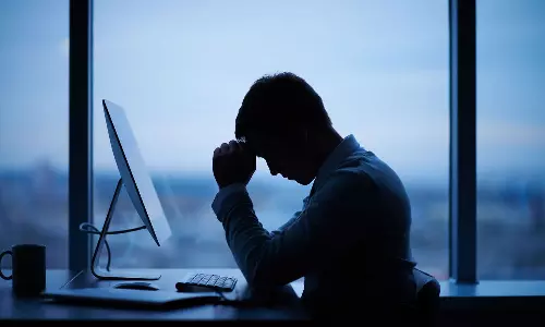 ഒന്നിലും ഒരു ശ്രദ്ധയില്ല.. കരയാൻ തോന്നുന്നു; സമ്മർദ്ദമേറിയാൽ ശരീരത്തെ ബാധിക്കുന്നത് ഇങ്ങനെ