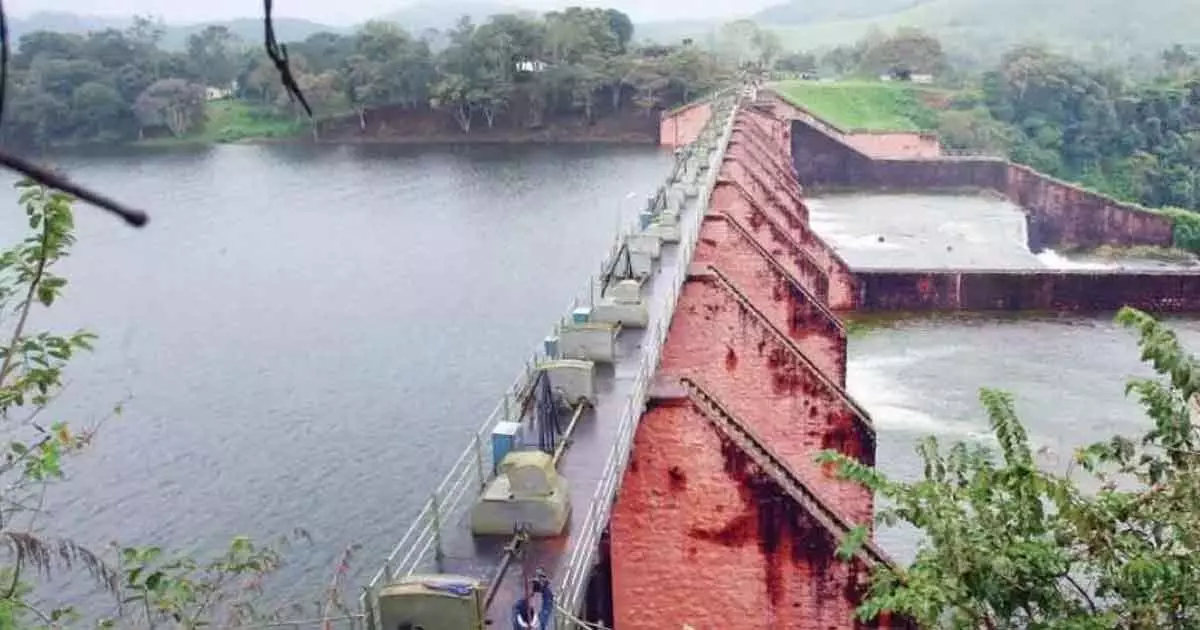 മുല്ലപ്പെരിയാറിൽ ജലനിരപ്പ് 142 അടിയിലേക്ക്; തമിഴ്നാട് കൊണ്ടുപോകുന്ന വെള്ളത്തിന്റെ അളവ് കൂട്ടി മുല്ലപ്പെരിയാറിൽ ജലനിരപ്പ് 142 അടിയിലേക്ക്; തമിഴ്നാട് കൊണ്ടുപോകുന്ന വെള്ളത്തിന്റെ അളവ് കൂട്ടി