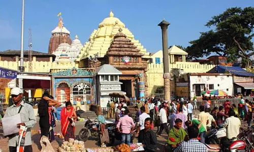 പുരി ജഗന്നാഥ ക്ഷേത്രത്തിൽ തിക്കും തിരക്കും; വിനോദയാത്രക്കെത്തിയ ആറ് സ്‌കൂൾ വിദ്യാർഥിനികൾക്ക് പരിക്ക്