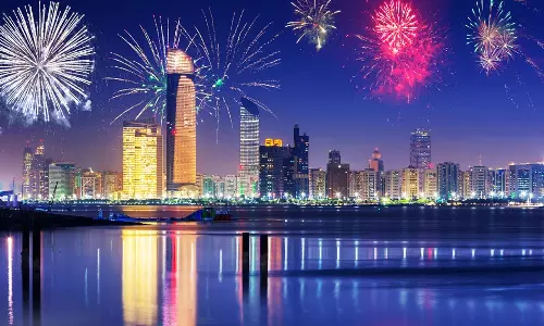 പുതുവത്സരരാവിൽ യു.എ.ഇയിൽ   വിവിധയിടങ്ങളിൽ കരിമരുന്ന് പ്രയോഗം