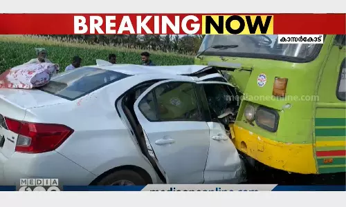 കർണാടകയിൽ ബസും കാറും കൂട്ടിയിടിച്ച് മൂന്ന് മലയാളികൾ മരിച്ചു
