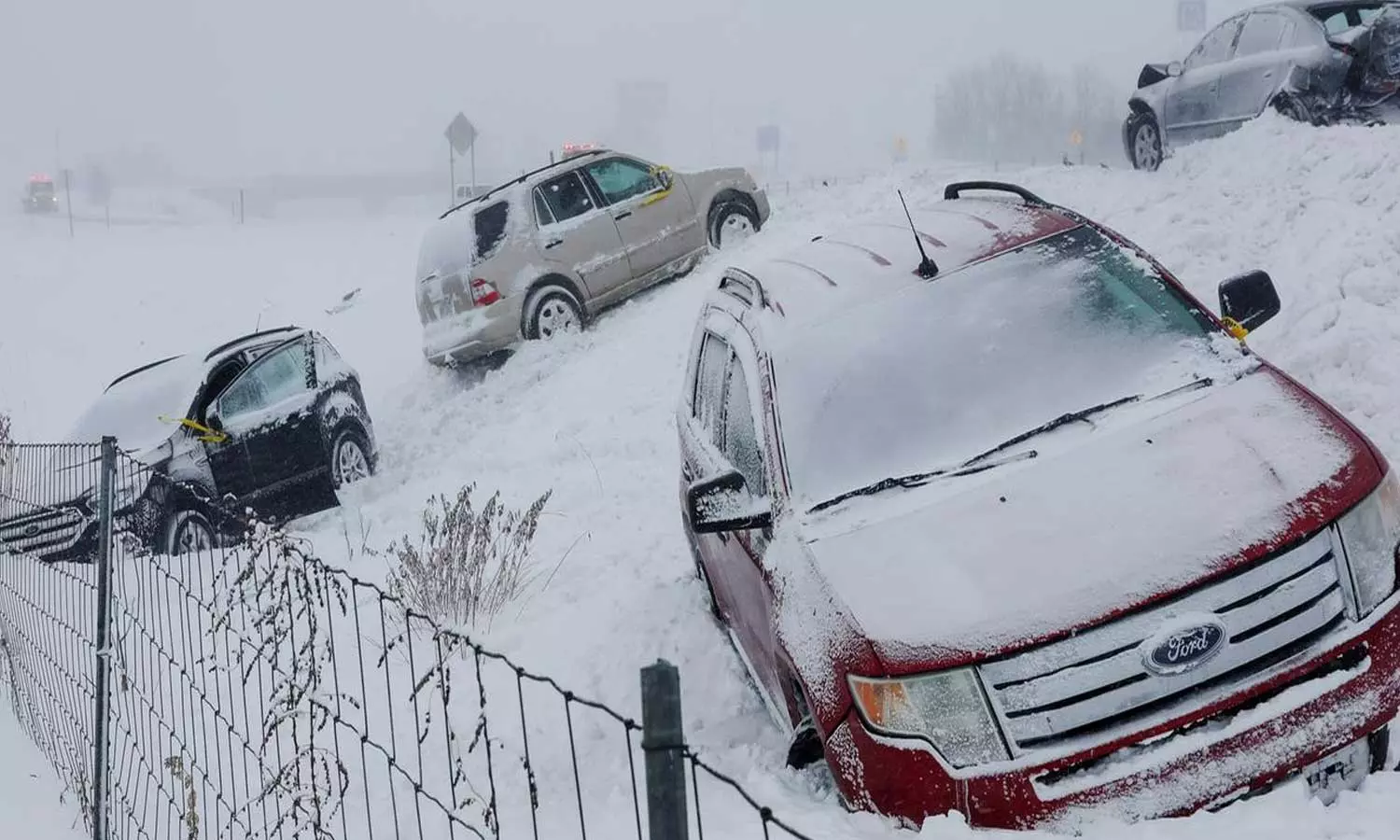 അമേരിക്കയെ പിടിച്ചുകുലുക്കി അതിശൈത്യം; ന്യൂയോർക്കിൽ അടിയന്തരാവസ്ഥ, മരണം 60