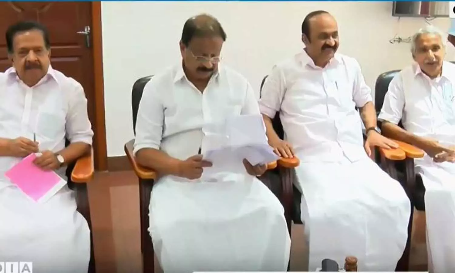 ഉമ്മൻചാണ്ടിയെ ഒറ്റപ്പെടുത്തി നേതാക്കൾ; കോൺഗ്രസിൽ എ ഗ്രൂപ്പിൽ വീണ്ടും ഭിന്നത രൂക്ഷമാകുന്നു