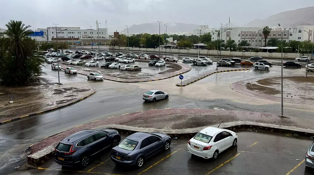 ഒമാന്റെ വിവിധ ഗവർണറേറ്റുകളിൽ ശക്തമായ മഴ ലഭിച്ചു ഒമാന്റെ വിവിധ ഗവർണറേറ്റുകളിൽ ശക്തമായ മഴ ലഭിച്ചു