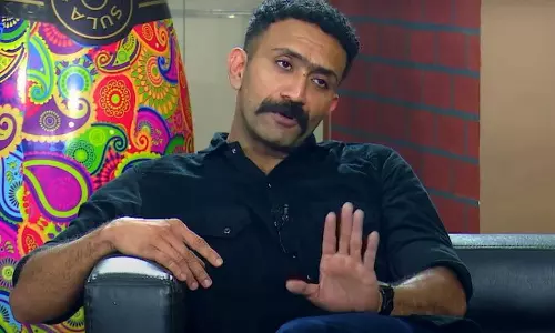 വിമാനം പറത്തുന്നുണ്ടോ എന്ന് നോക്കാൻ പോയതാ- കോക്പിറ്റിൽ കയറിയതിനെ കുറിച്ച് ഷൈൻ ടോം ചാക്കോ