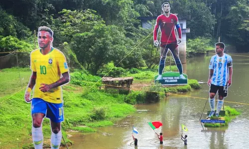 താരാരാധനയിലും ദിവ്യത്വത്തിലും ഇവരെ കൂടി പങ്കാളികളാക്കൂ