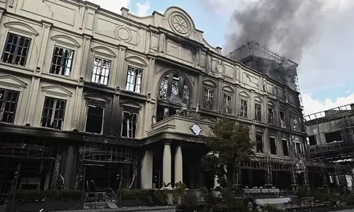 കംബോഡിയയിൽ കസിനോ ഹോട്ടലിൽ തീപ്പിടിത്തം; 19 മരണം; നിരവധിയാളുകള്‍ക്ക് പരിക്ക്