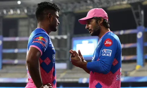 ഒരിക്കലും അങ്ങനെ ചെയ്യരുത്; ശ്രീലങ്കക്കെതിരായ പരമ്പരക്ക് മുമ്പ് സഞ്ജുവിന് സംഗക്കാരയുടെ ഉപദേശം