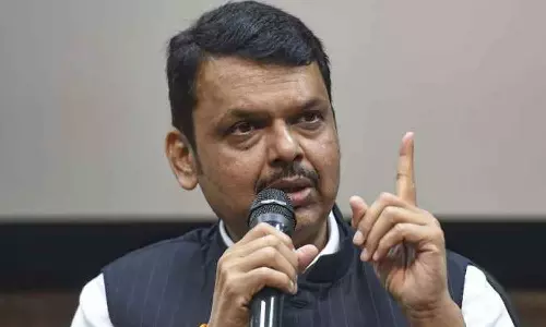 അദ്ദേഹത്തിന്റെ മൂക്കിന് താഴെനിന്ന് 50 എം.എൽ.എമാരെ എടുത്ത് ഞങ്ങൾ സർക്കാർ രൂപീകരിച്ചു; ഉദ്ദവ് താക്കറെയെ പരിഹസിച്ച് ഫഡ്‌നാവിസ്